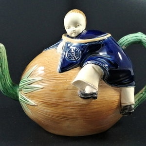 Antique Joseph Holdcroft majolica teapot Chinaman on a melon,с.1870.Very rare