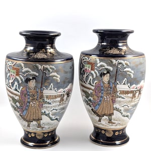 Antique Hand-Painted Pair of Satsuma Vases, Japan, Meiji Period