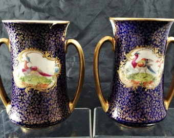 2 つの塗装済み円筒形花瓶、ロバート アレン、RA7634、N. キーツ、1907