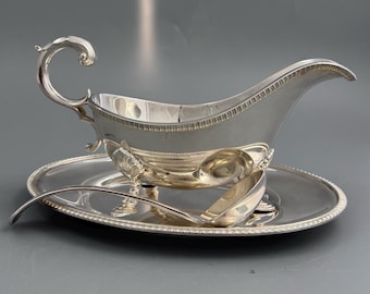 Mappin & Webb Sauce Boat Set — Sterling Silver Stand with Silver-Plated Sauce Boat and Ladle, in Original Presentation Box, London 2000