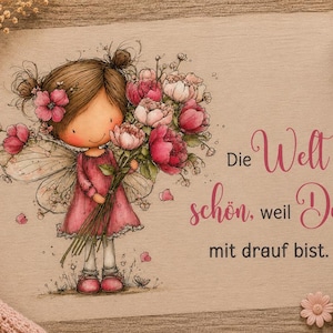 Könnte beinhalten: Ein rechteckiger Druck mit einer verspielten Illustration einer Fee mit braunen Zöpfen, die ein rosa Kleid trägt und einen großen Strauß aus rosa und weißen Blumen hält. Der deutsche Text lautet, Die Welt ist schön, weil Du mit drauf bist.