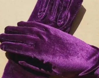 purple short velvet gloves