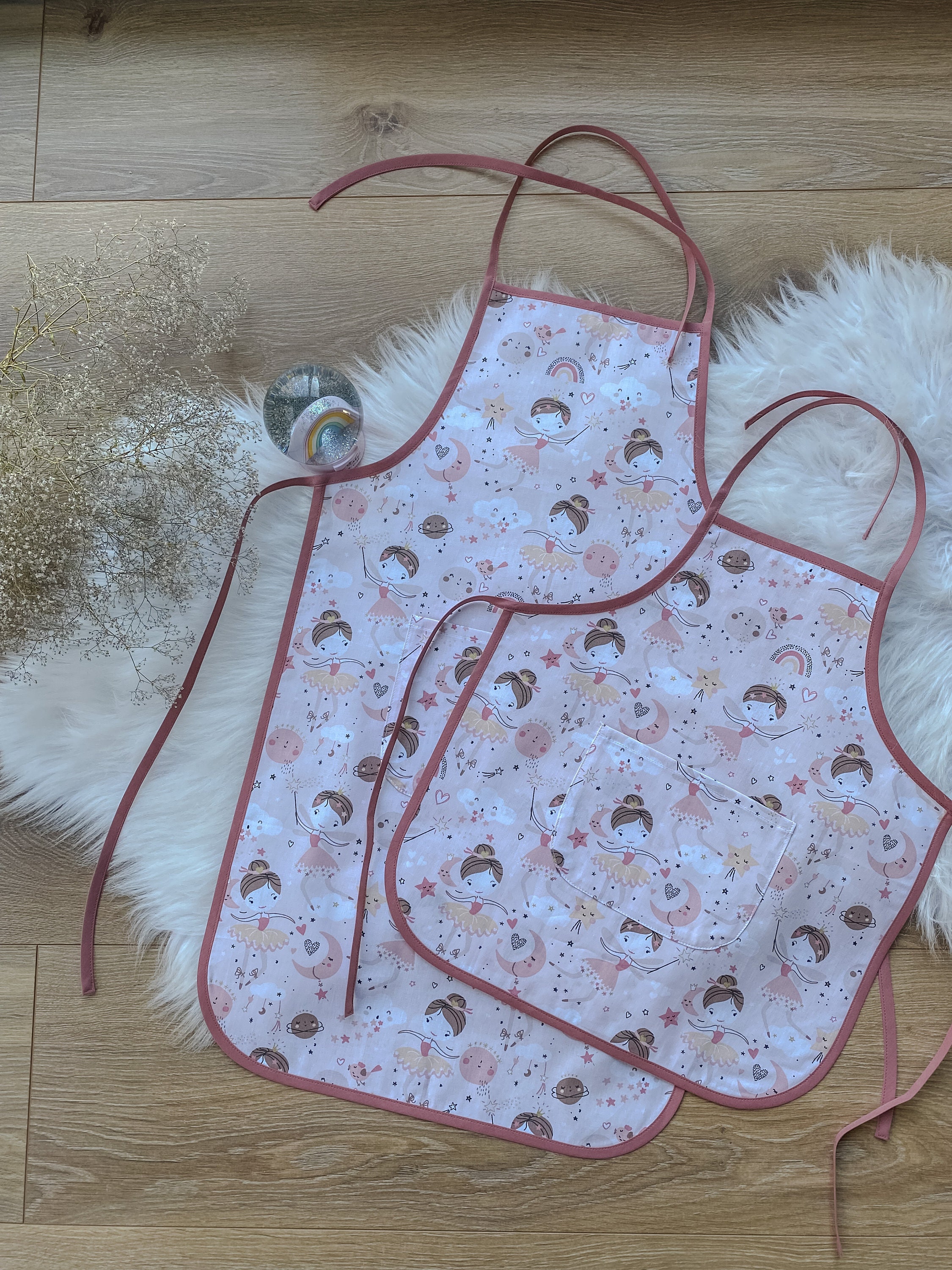 Tablier Enfant/Tablier de Cuisine d'activités 4-6 Ans 8-10 Coton Motifs Danseuses Cadeau