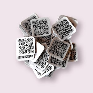 Adesivo de código QR. Adesivos de papel para personalizar sacolas, produtos para viagem ou cartões de visita. 3 cm, 4 cm, 5 cm. Preço por página A4.