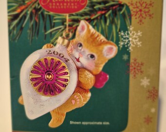 Carlton Cards 2004 Cat Christmas Ornament, Holiday Heirloom Collection