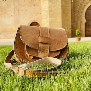 Marokkanische Ledertasche, Echtes Leder Crossbody Bag, Marokkanische Schultertasche, Damen Ledertasche, handgemachte geschnitzte Ledertasche, Boho Tasche