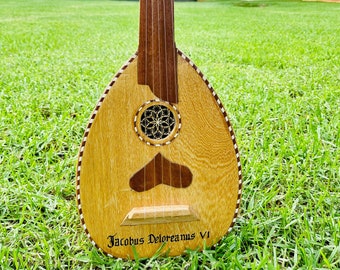 Luitmuziek (gepersonaliseerd: we schrijven voor je wat je wilt in luit), strijkersdeuntjes, muziekinstrument, handgemaakt Arabisch oudh