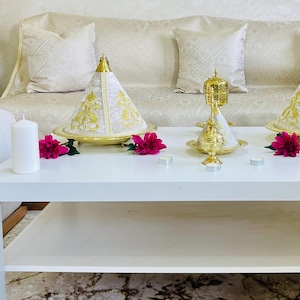 Set da sposa marocchino di lusso, realizzato a mano con eleganza e tradizione per splendide cerimonie nuziali e celebrazioni memorabili