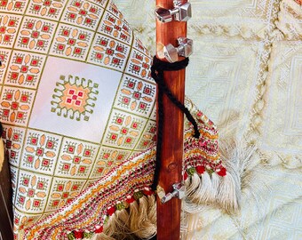 モロッコのプロ用グナワ楽器、グナワ音楽、手作りのグエンブリ（ガット