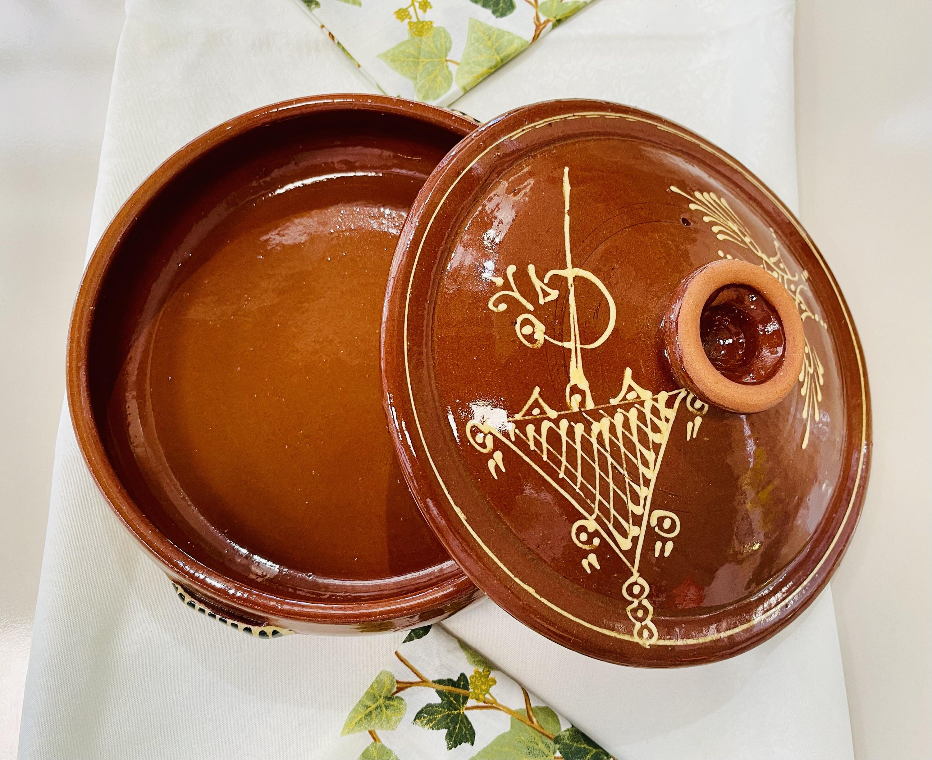 Tajine marocain, faitout, faitout en maroc émaillé pour 4 à 5 personnes, marmite en terre cuite originale, fabriquée à la main à Marrakech