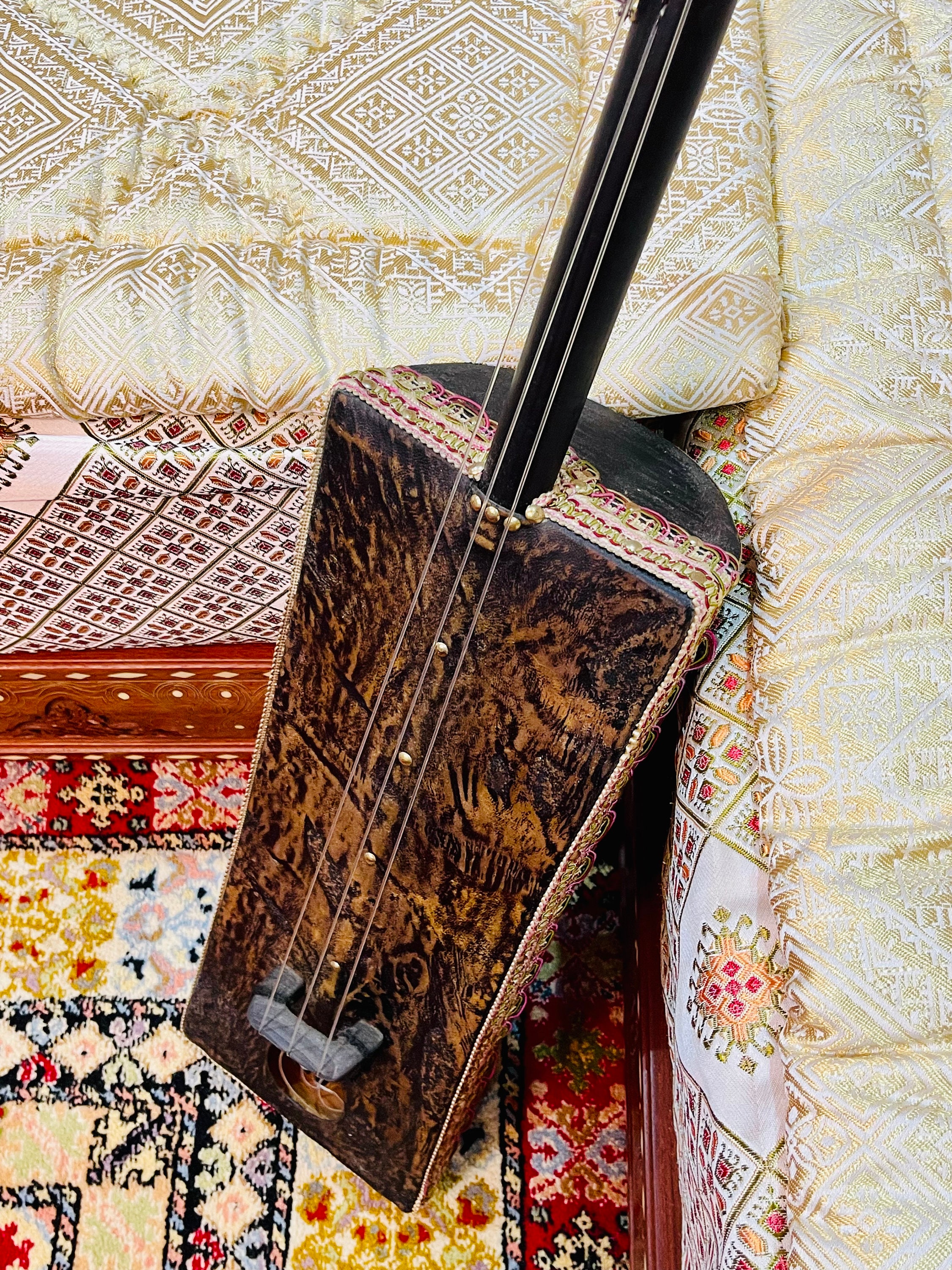 Guembri Gnawa Fatto A Mano - Strumento Musicale Marocchino In Legno Di Sandalo Con Corde Extra