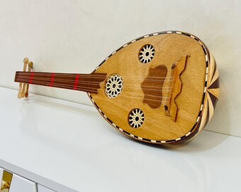 Laúd, instrumento musical de 6 cuerdas, afinado, profesional