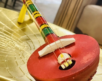 Handgefertigtes Guenbri Sintir, marokkanisches spirituelles Musikinstrument