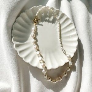 Barocke Perlenkette. Unregelmäßige Süßwasserperlenkette. Kleine Perlenkette. Halskette umschalten. Hochzeitsgeschenk. Geschenk für Sie. Bild 1