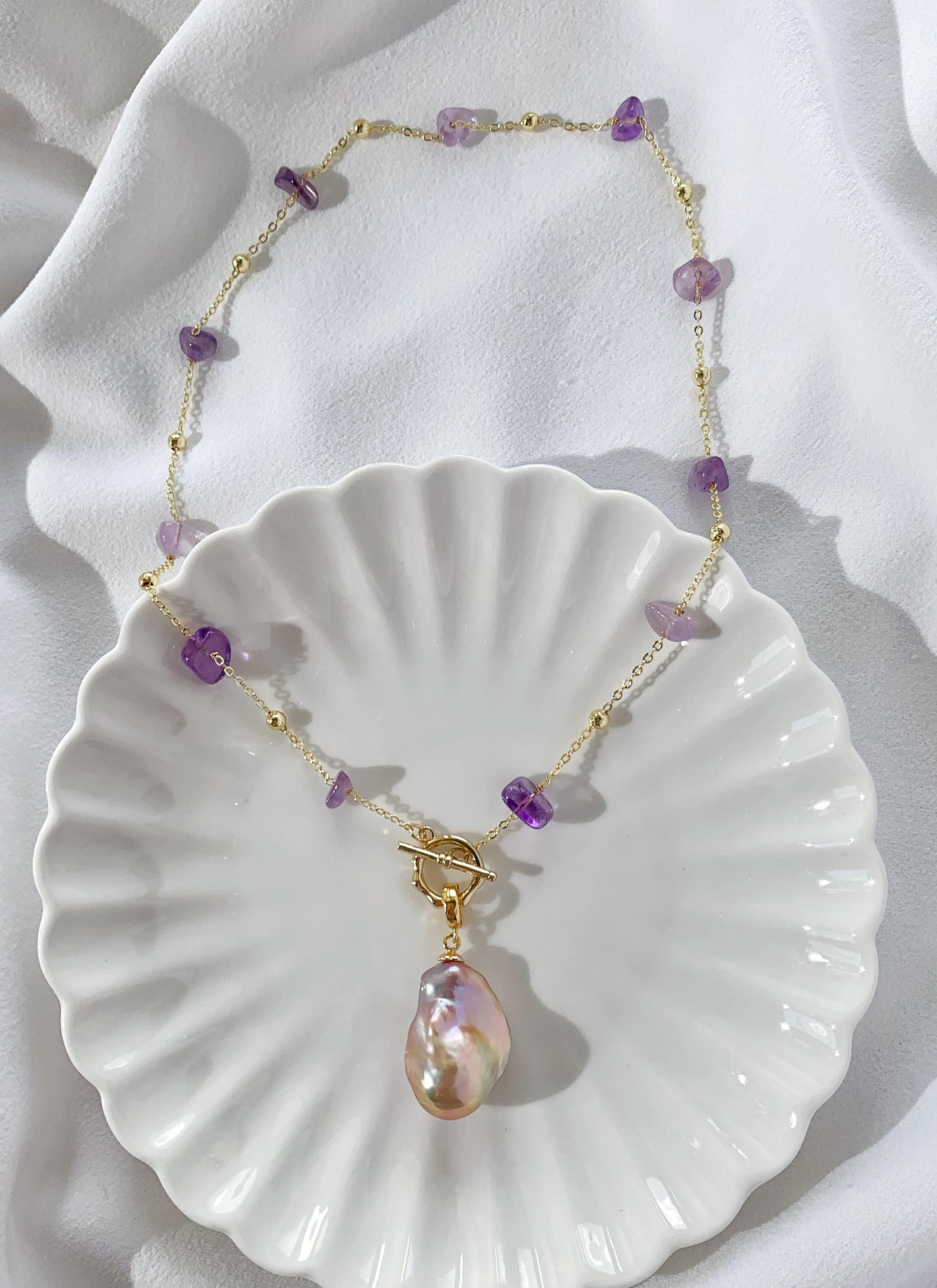 Collier Pendentif Améthyste Violet Et Perle Baroque - Doré Vieilli - Neuf