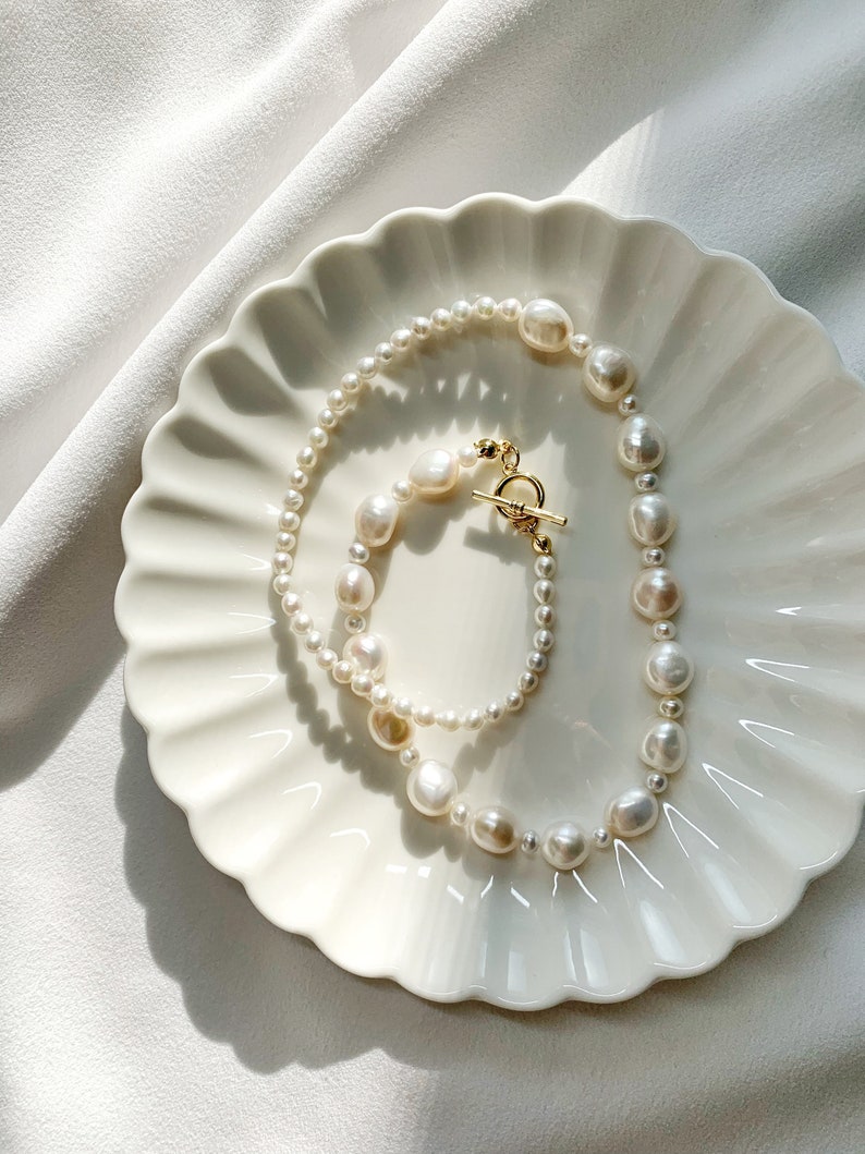 Barocke Perlenkette. Unregelmäßige Süßwasserperlenkette. Kleine Perlenkette. Halskette umschalten. Hochzeitsgeschenk. Geschenk für Sie. Bild 7