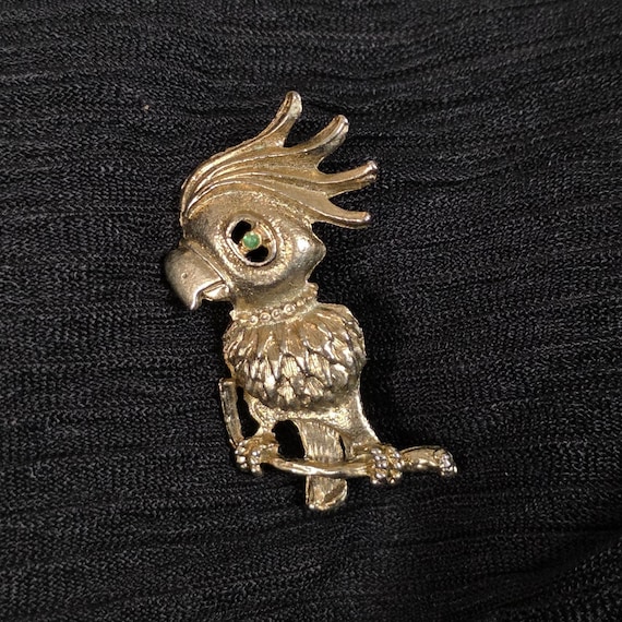 Vintage Gold Tone Cockatoo Parrot Brooch Green Rhinestone Eye Bird Pin