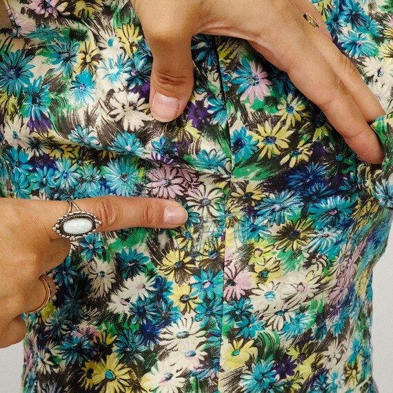Beautiful 50’s vintage floral cotton wiggle dress… - image 6