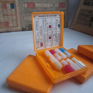 個人用救急キット AI-2、ソ連、1983年 | ソ連冷戦時代の軍用医療キット | コレクターズアイテム