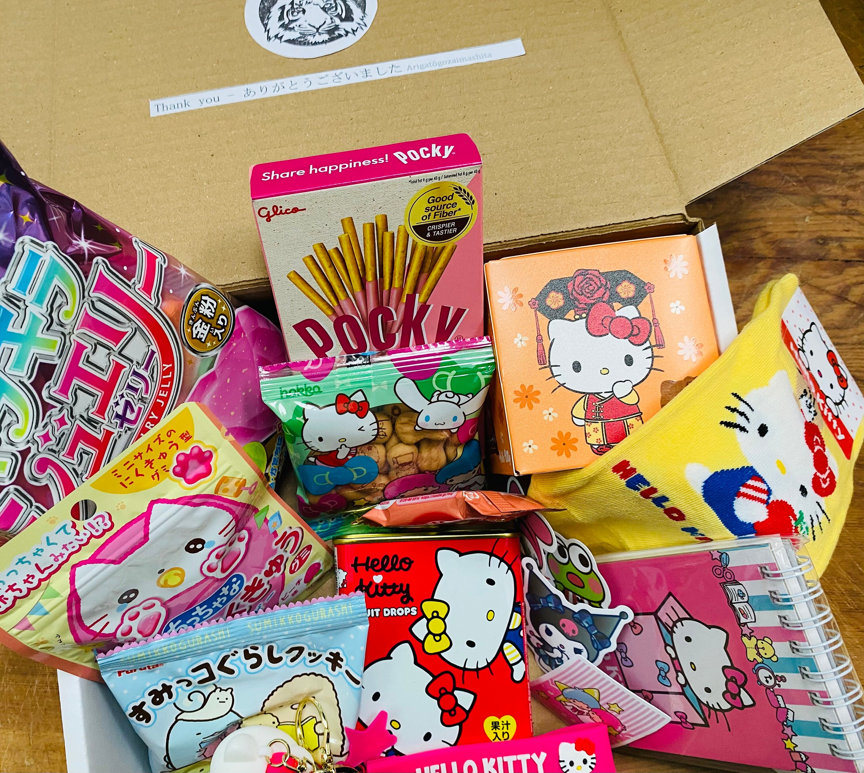 hello-kitty-2024-super-cute-gift-box-includes-fantastic-hello-kitty