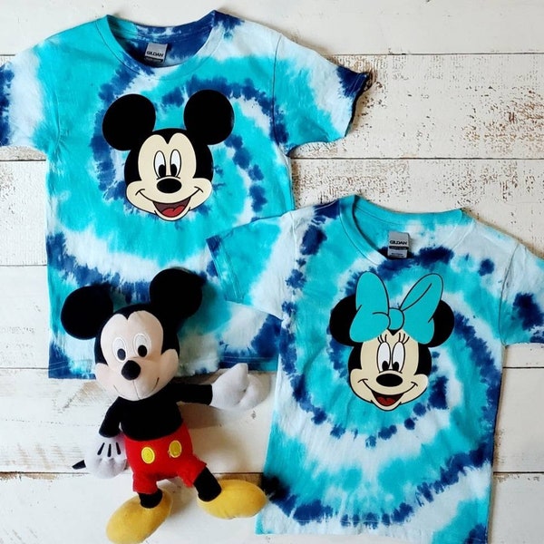 Chemise tie and dye MICKEY ou MINNIE, Chemise Disneyland | Chemise Disneyworld pour adultes et enfants. Parfait pour les voyages à Disneyland et Disneyworld !