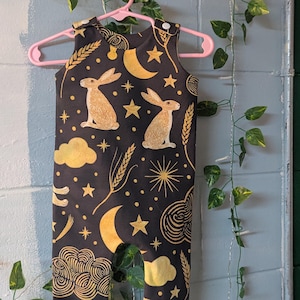 Combi-short pour bébé avec boutons-pression, bordure et doublure en tricot de coton doux, impression au choix ou couleur, création d'un cadeau personnalisé pour bébé, vêtement gothique pour bébé