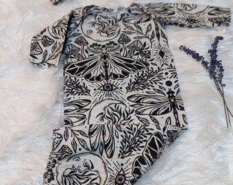 Robe de chambre personnalisée en tricot extensible doux - Options de vêtements pour bébé fille witchy goth boho - choisissez votre impression layette ou barboteuse