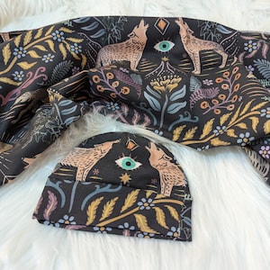 Witchy Baby Kleidung, Howlin & Prowlin Wolf Swaddle + Hut oder Band, benutzerdefinierte Outfit Goth Baby ästhetik, Allsehendes Auge Botanicals Vollmond
