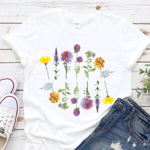 Wildflower Tshirt, Spring Shirt, Floral Tshirt, Flower Shirt, cadeau voor mama, dames shirts, beste vriend cadeau shirt, natuurliefhebber shirt, wandelaar
