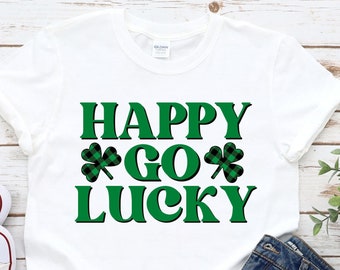 Camisa Happy Go Lucky, camisa do Dia de São Patrício, camisa retrô St Patty, dia de São Patrício, camisa da sorte, trevo e travessuras, camiseta da sorte, unissex