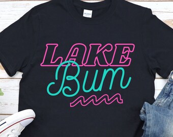 Lake Bum Shirt, Live at the Lake Lover Tee, Booting Tee, Tolles Booting Geschenk für Sie, Vintage Look Booting Shirt, See T-Shirt, Booting Life Tee