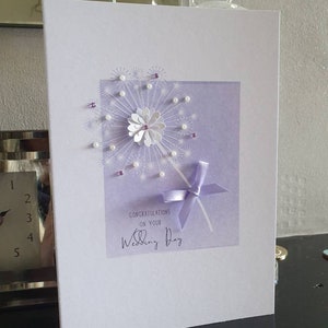 Carte de mariage de fleurs de designer, carte de jour de mariage, carte de jour de mariage de fleurs spéciale, carte de mariage de belle fleur, carte de mariage de fleurs lilas