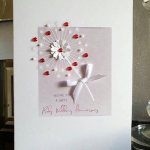 Peut inclure: Panneau en bois rustique avec l'inscription "Welcome to our home" en lettres blanches. Le panneau présente une finition vieillie et un design simple et accueillant, idéal pour la décoration d'entrée.