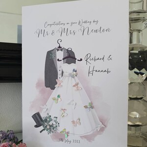 Carte de robe de papillon de mariage de nom personnalisé, carte de mariage, robe de mariée et carte de costume, carte de mariage spéciale, félicitations de mariage