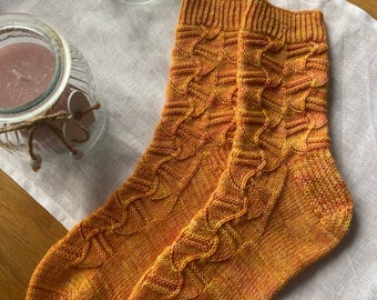 Handgestrickte Socken in gelb-orange Größe 38/39