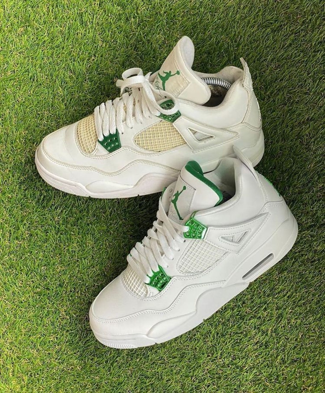 metallic white jordan 4