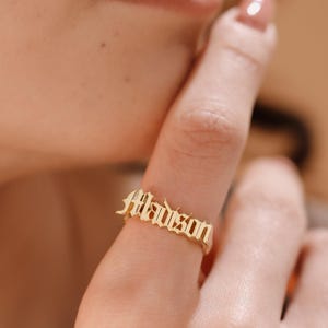 14K Gold Filled Old English Name Ring, Gothic Personalized Ring, Gift for Mom, XW109