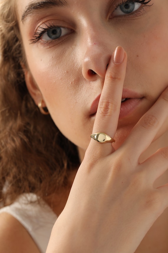RUKAリング 未使用 14K Gold Signet Ring, Engraved Signet Ring, Dainty Ring