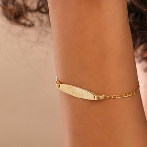 14K Gold Filled Name Bracelet, Custom Engraved Bracelet with Figaro Chain, New Mom Gift