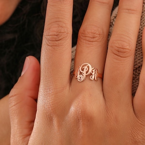 Bague monogramme délicate, bague initiale, bague lettre personnalisée, bague pour femme, cadeau de demoiselle d'honneur, cadeau pour elle, XW21 image 3