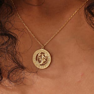 14K Gold Filled Zodiac Münze Leo Halskette, Astrologie Schmuck, Geburtstagsgeschenk, XW193 Bild 1