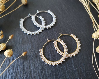 Minimalist handmade hoop earrings "Shir" in two colors, lightweight golden and silver colored earrings with Miyuki seed beads