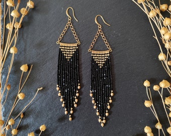 Handmade fringe earrings "Felicitas" with sparkling black Charlotte beads, elegant earrings with glittering glass beads