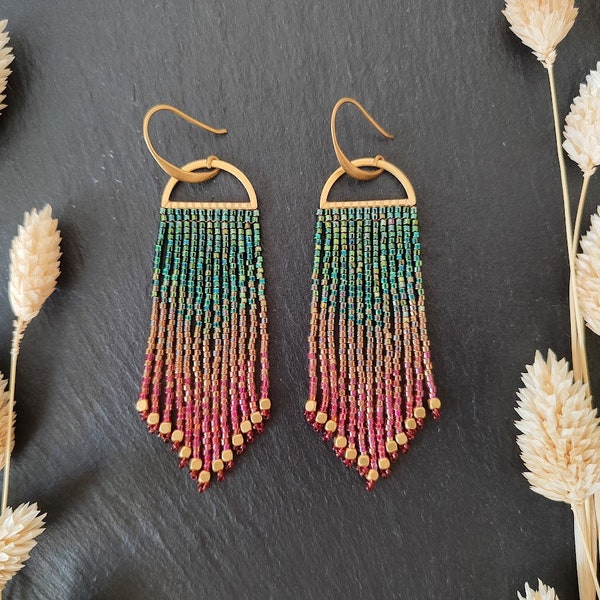 Handmade ombre fringe earrings "Odoti" in green and red colors, handwoven earrings with Miyuki Delica beads and brass cubes