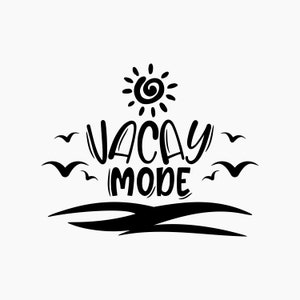 Op de afbeelding: Zwart-witte illustratie van een zon, vogels en golven met de tekst "Vacay Mode" in een handschrift.