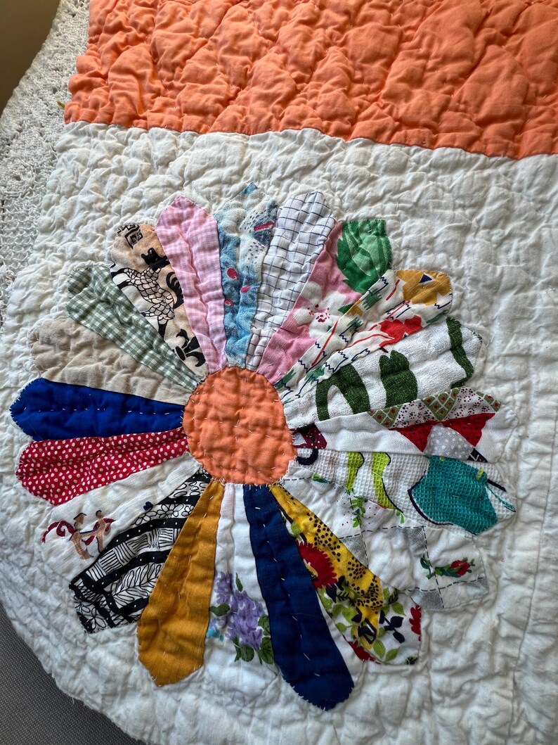 Vintage Quilt Square Handmade Feedsack Print Dresden Plate Cutter Quilt