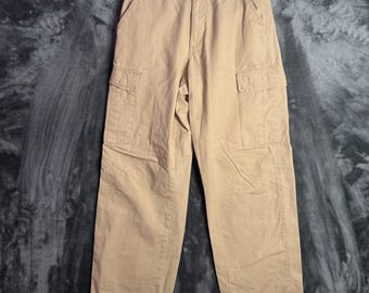 Pantaloni cargo da uomo RSQ beige, taglia 30x30, con multitasche, gamba larga e vestibilità ampia.