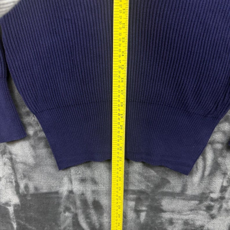 Suéter feminino Free People com decote em V, tamanho PP, azul marinho, malha canelada, manga longa. imagem 5