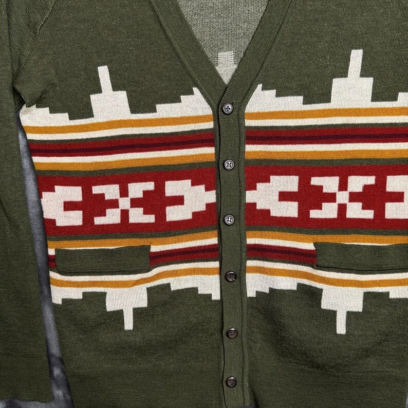 Cardigã feminino Pendleton verde com estampa azteca em lã merino e decote em V, tamanho pequeno, estilo western. imagem 2