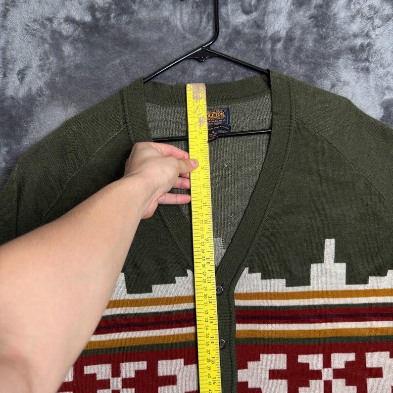 Cardigã feminino Pendleton verde com estampa azteca em lã merino e decote em V, tamanho pequeno, estilo western. imagem 5